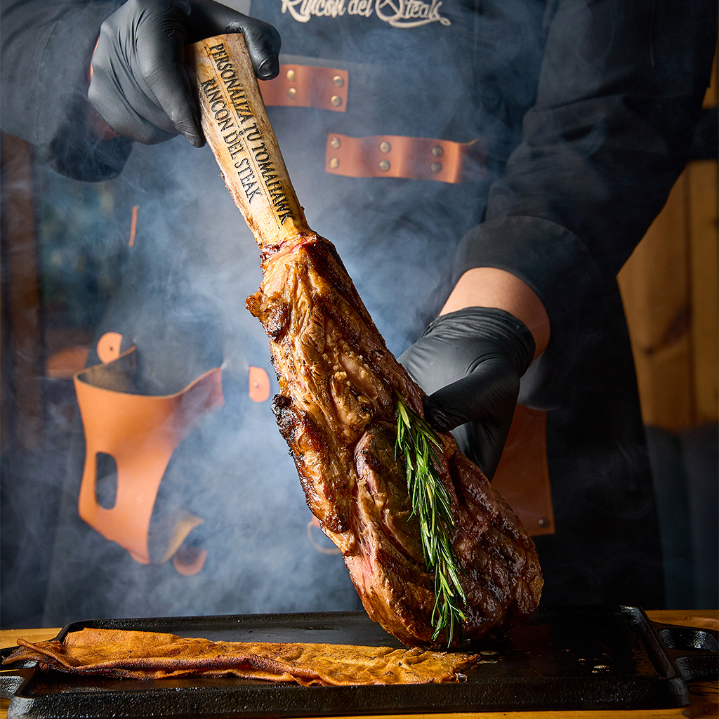 Tomahawk Personalizado Asado al Trapo de Rincón del Steak en Guatemala