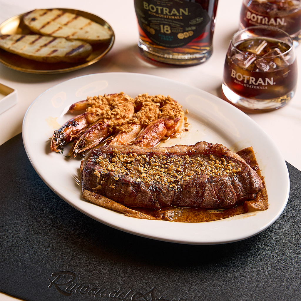 Mar y Tierra con Puyazo y Camarones de Rincón del Steak